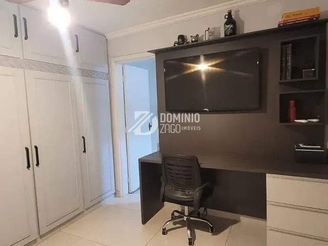 Casa com 350m² 4 quartos e 5 banheiros, para alugar, no bairro Santos Dumont em Uberaba