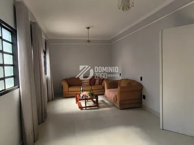 Casa com 350m² 4 quartos e 5 banheiros, para alugar, no bairro Santos Dumont em Uberaba
