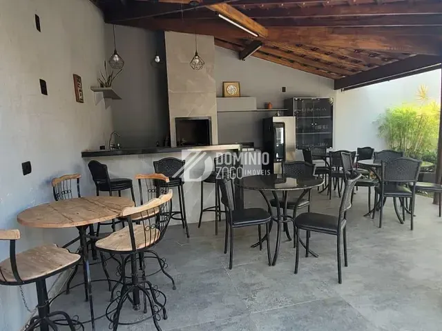 Casa com 350m² 4 quartos e 5 banheiros, para alugar, no bairro Santos Dumont em Uberaba