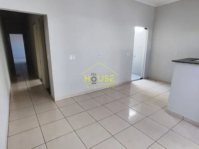 Casa 3 quartos e 2 banheiros, para alugar, no bairro Jardim Marim em Votuporanga