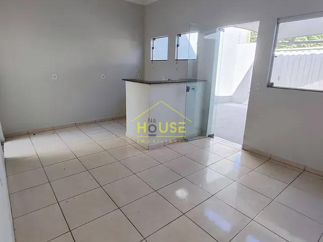 Casa 3 quartos e 2 banheiros, para alugar, no bairro Jardim Marim em Votuporanga