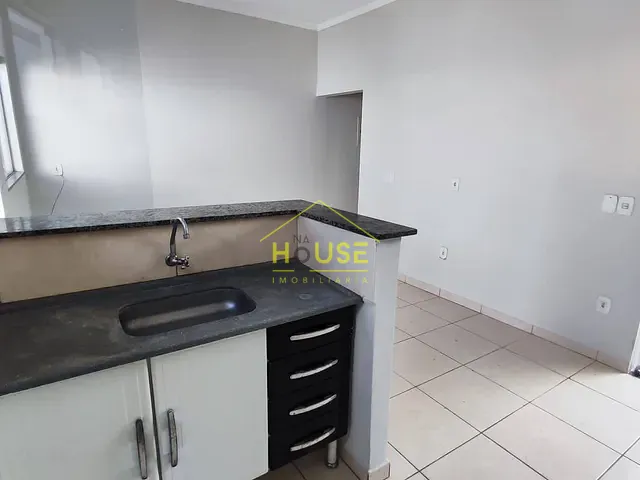 Casa 3 quartos e 2 banheiros, para alugar, no bairro Jardim Marim em Votuporanga