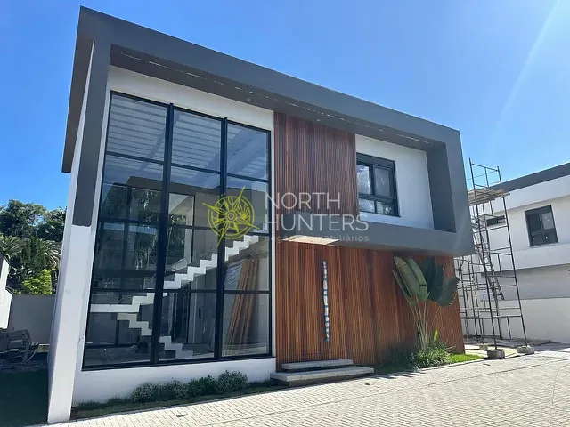 Casa com 320m² 3 quartos e 4 banheiros, à venda, no bairro América em Joinville