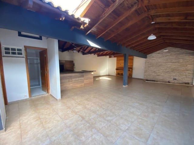 Casa com 300m² 3 quartos e 3 banheiros, à venda, no bairro Jardim Espanha em Cambé