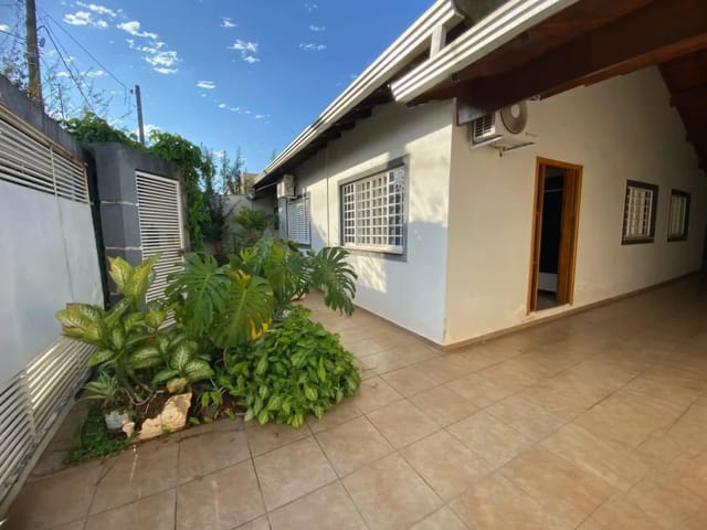 Casa com 300m² 3 quartos e 3 banheiros, à venda, no bairro Jardim Espanha em Cambé