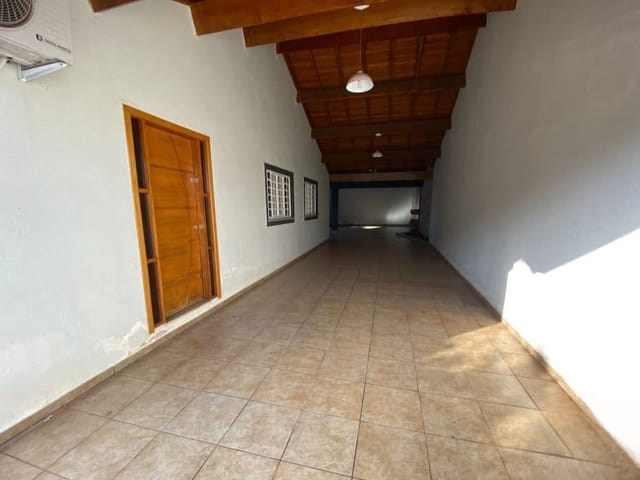 Casa com 300m² 3 quartos e 3 banheiros, à venda, no bairro Jardim Espanha em Cambé