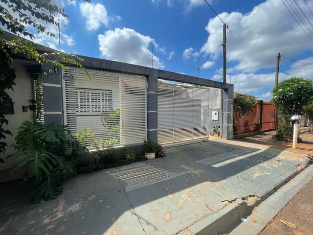 Casa com 300m² 3 quartos e 3 banheiros, à venda, no bairro Jardim Espanha em Cambé