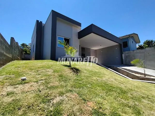 Casa com 426m² 3 quartos e 2 banheiros, à venda, no bairro Centro em Piratuba