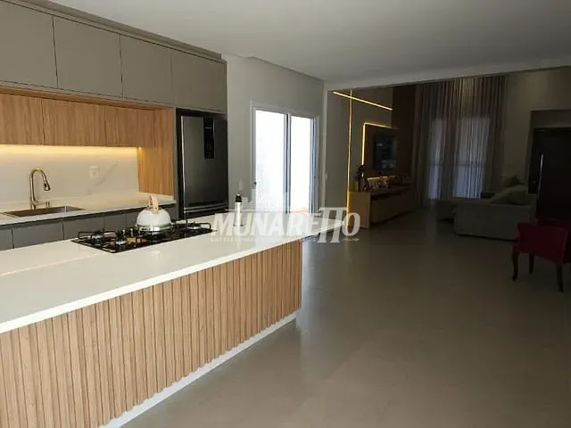Casa com 426m² 3 quartos e 2 banheiros, à venda, no bairro Centro em Piratuba