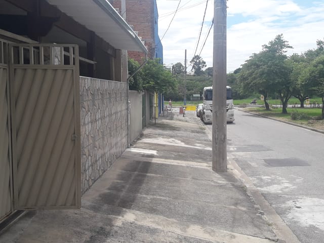Casa com 250m² 2 quartos e 2 banheiros, à venda, no bairro Triângulo em Pindamonhangaba