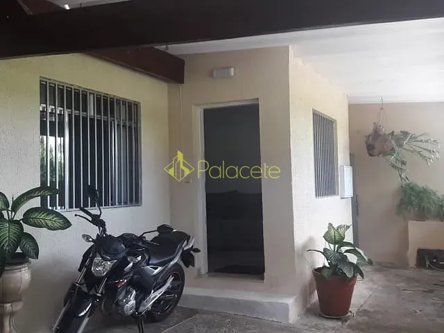 Casa com 250m² 2 quartos e 2 banheiros, à venda, no bairro Triângulo em Pindamonhangaba