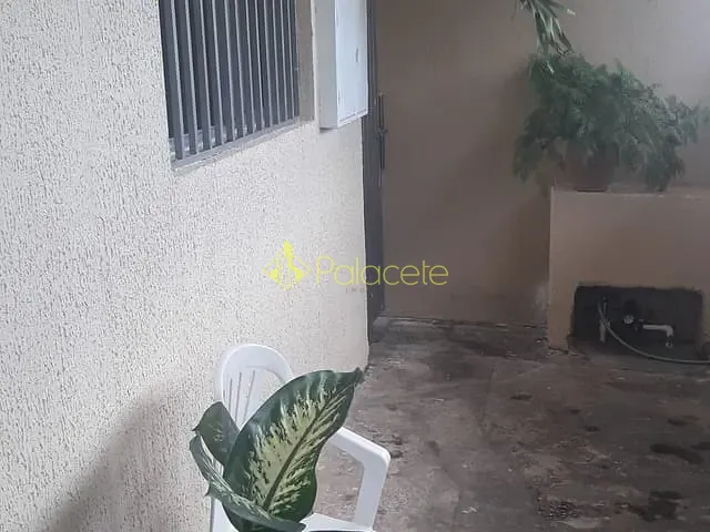 Casa com 250m² 2 quartos e 2 banheiros, à venda, no bairro Triângulo em Pindamonhangaba