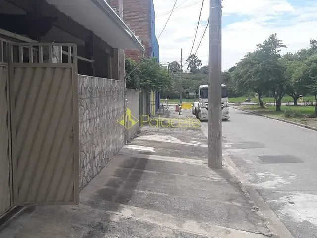 Casa com 250m² 2 quartos e 2 banheiros, à venda, no bairro Triângulo em Pindamonhangaba