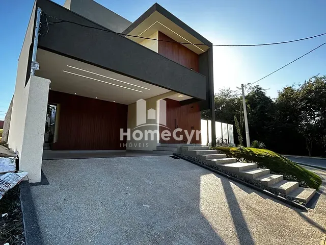 Sobrado com 405m² 4 quartos e 6 banheiros, à venda, no bairro Jardins Capri em Senador Canedo