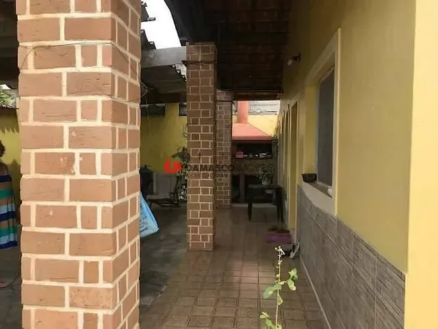 Casa com 250m² 3 quartos e 2 banheiros, à venda, no bairro Jardim Jaqueira em Caraguatatuba