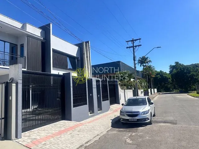Casa com 120m² 3 quartos e 4 banheiros, à venda, no bairro Glória em Joinville