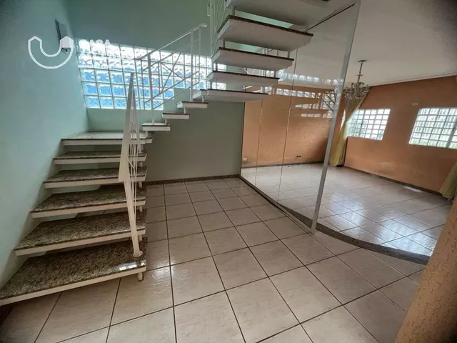 Casa 4 quartos e 3 banheiros, à venda, no bairro Cajuru em Curitiba