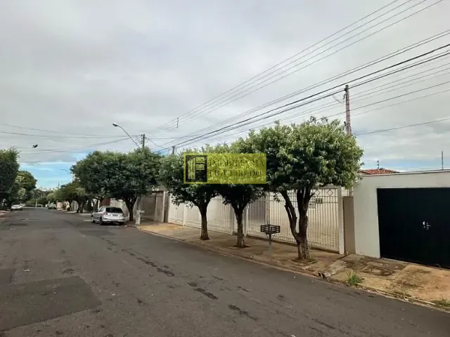 Casa com 485m² 3 quartos e 2 banheiros, à venda, no bairro Jardim Caparroz em São José do Rio Preto