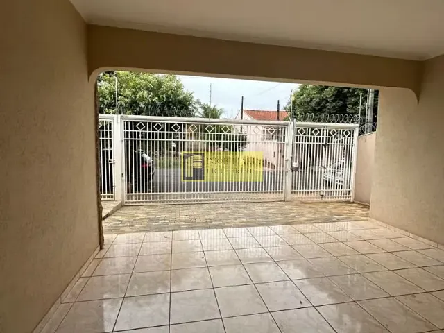 Casa com 485m² 3 quartos e 2 banheiros, à venda, no bairro Jardim Caparroz em São José do Rio Preto