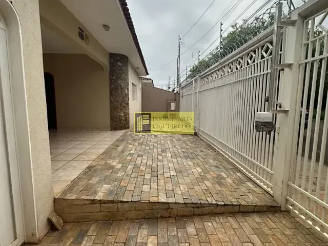 Casa com 485m² 3 quartos e 2 banheiros, à venda, no bairro Jardim Caparroz em São José do Rio Preto