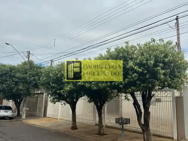Casa com 485m² 3 quartos e 2 banheiros, à venda, no bairro Jardim Caparroz em São José do Rio Preto