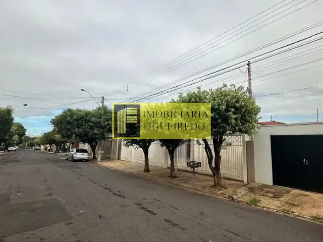 Casa com 485m² 3 quartos e 2 banheiros, à venda, no bairro Jardim Caparroz em São José do Rio Preto