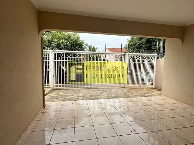 Casa com 485m² 3 quartos e 2 banheiros, à venda, no bairro Jardim Caparroz em São José do Rio Preto