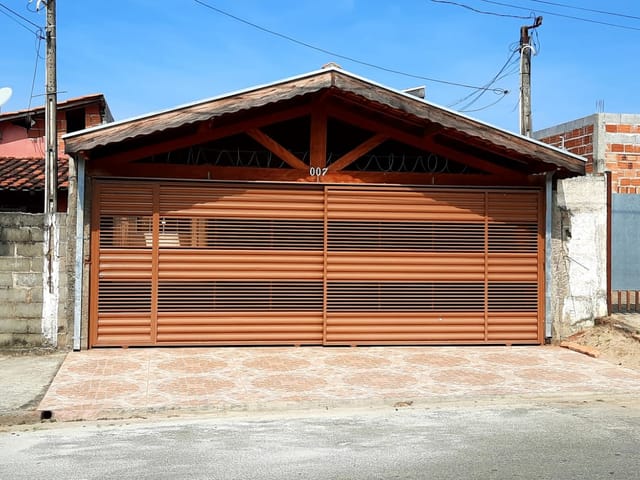 Casa com 175m² 3 quartos e 1 banheiro, à venda, no bairro Vila Rica em Pindamonhangaba