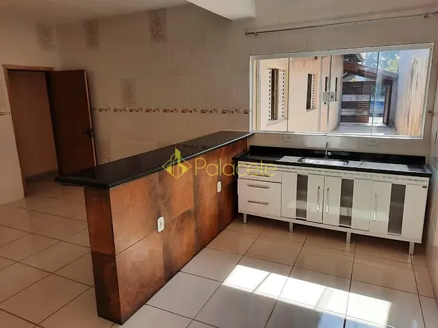 Casa com 175m² 3 quartos e 1 banheiro, à venda, no bairro Vila Rica em Pindamonhangaba