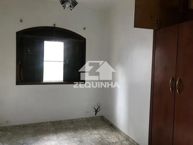 Casa com 230m² 4 quartos e 3 banheiros, à venda, no bairro Jardim Elvira em Osasco