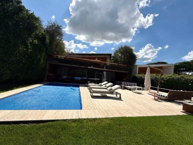 Casa com 1200m² 4 quartos e 6 banheiros, à venda ou para alugar, no bairro Centro em Porto Feliz