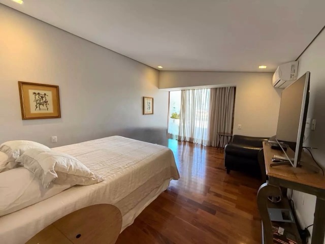 Casa com 1200m² 4 quartos e 6 banheiros, à venda ou para alugar, no bairro Centro em Porto Feliz