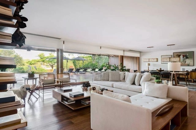 Casa com 800m² 4 quartos e 6 banheiros, à venda, no bairro Centro em Porto Feliz