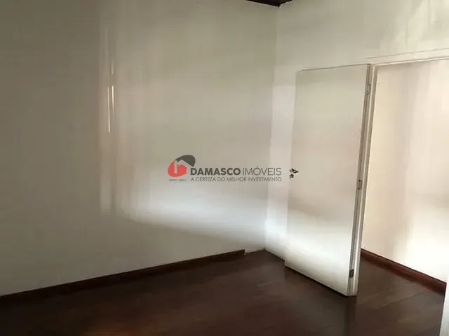 Casa com 275m² 4 quartos e 2 banheiros, à venda, no bairro Santa Paula em São Caetano do Sul