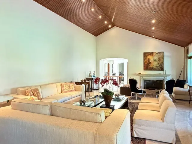 Casa com 438m² 4 quartos e 6 banheiros, à venda, no bairro Alphaville em Barueri