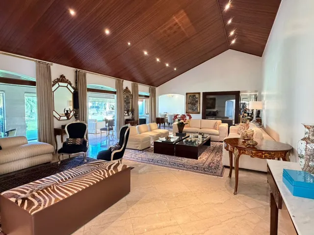 Casa com 438m² 4 quartos e 6 banheiros, à venda, no bairro Alphaville em Barueri