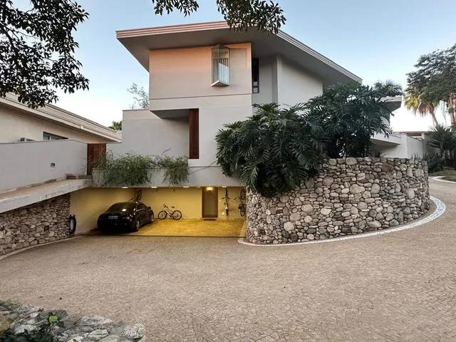 Casa com 998m² 5 quartos e 6 banheiros, à venda, no bairro Alphaville em Barueri