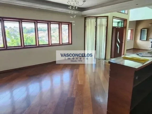 Casa com 500m² 4 quartos e 2 banheiros, à venda, no bairro Vila Zezé em Jacareí