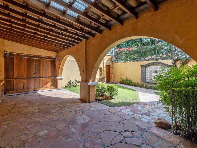 Casa com 300m² 3 quartos e 5 banheiros, à venda ou para alugar, no bairro Jardim Europa em São Paulo