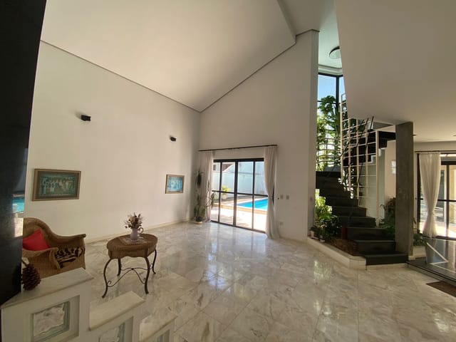 Casa com 560m² 5 quartos e 7 banheiros, à venda, no bairro Alphaville em Barueri