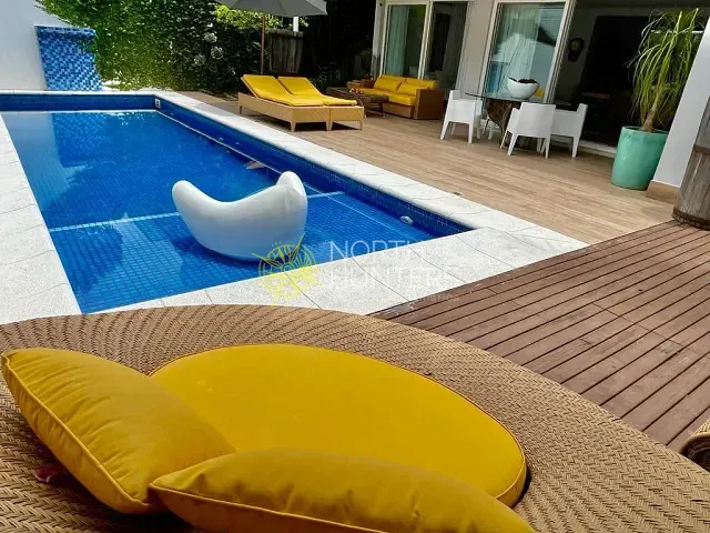 Casa com 450m² 5 quartos e 6 banheiros, para alugar, no bairro Jurerê em Florianópolis