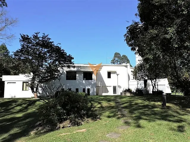 Casa com 5115m² 5 quartos e 8 banheiros, à venda, no bairro Chácara de La Rocca em Carapicuíba