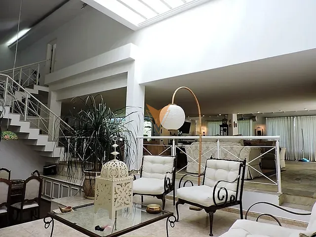 Casa com 5115m² 5 quartos e 8 banheiros, à venda, no bairro Chácara de La Rocca em Carapicuíba
