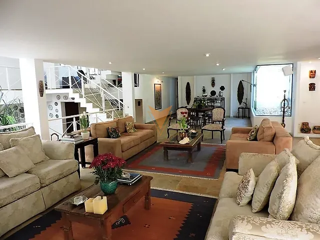 Casa com 5115m² 5 quartos e 8 banheiros, à venda, no bairro Chácara de La Rocca em Carapicuíba