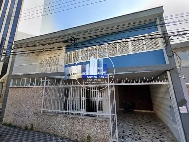 Casa com 219m² 7 quartos e 6 banheiros, para alugar, no bairro Centro em Pouso Alegre