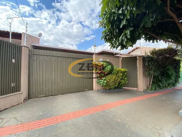 Casa com 360m² 4 quartos e 3 banheiros, à venda, no bairro Califórnia em Londrina