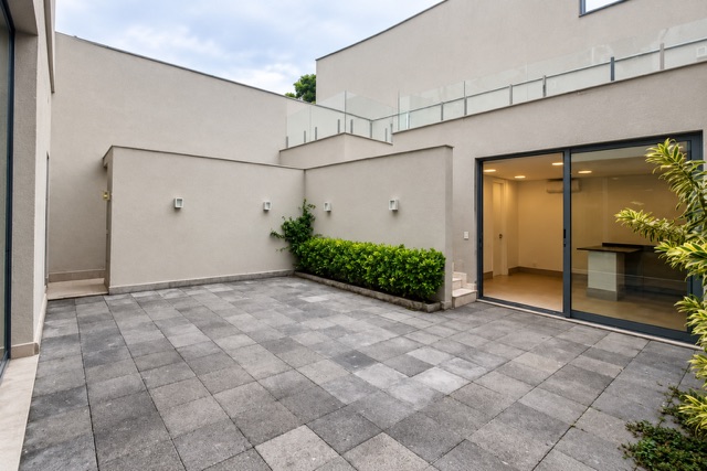 Casa com 300m² 3 quartos e 4 banheiros, à venda ou para alugar, no bairro Jardim Europa em São Paulo
