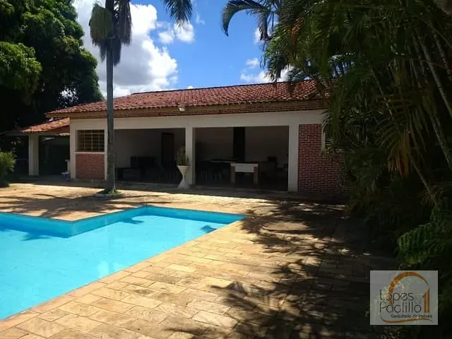 Casa com 3258m² 4 quartos e 3 banheiros, à venda, no bairro Centro em Atibaia