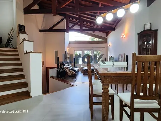 Casa com 375m² 3 quartos e 5 banheiros, à venda, no bairro Jardim Recanto em Valinhos
