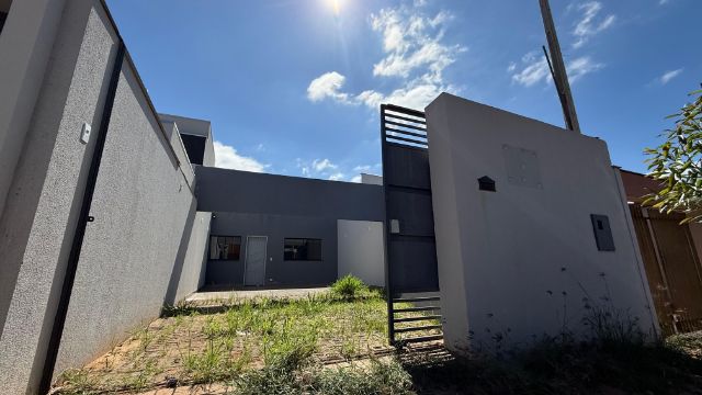 Casa com 150m² 3 quartos e 1 banheiro, à venda, no bairro Residencial Abussafe em Cambé